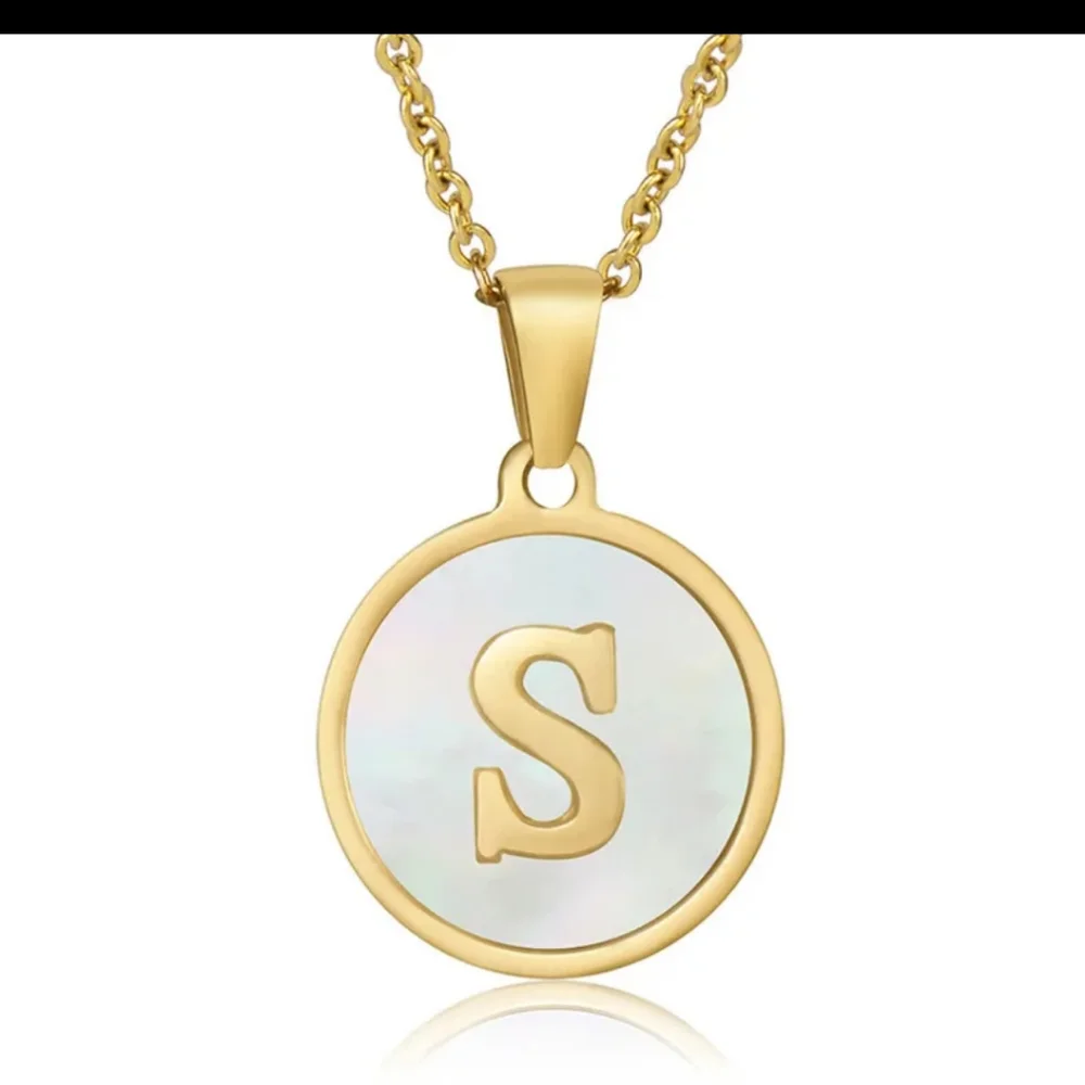 New gold plated stainless steel shell initial necklace - Picture 11 of 16
